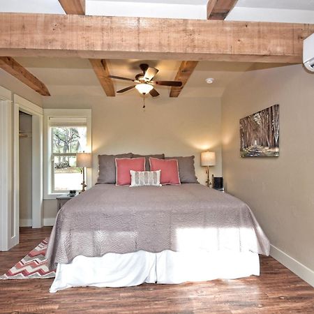 Cabins At Flite Acres - Morning Dove Wimberley Buitenkant foto